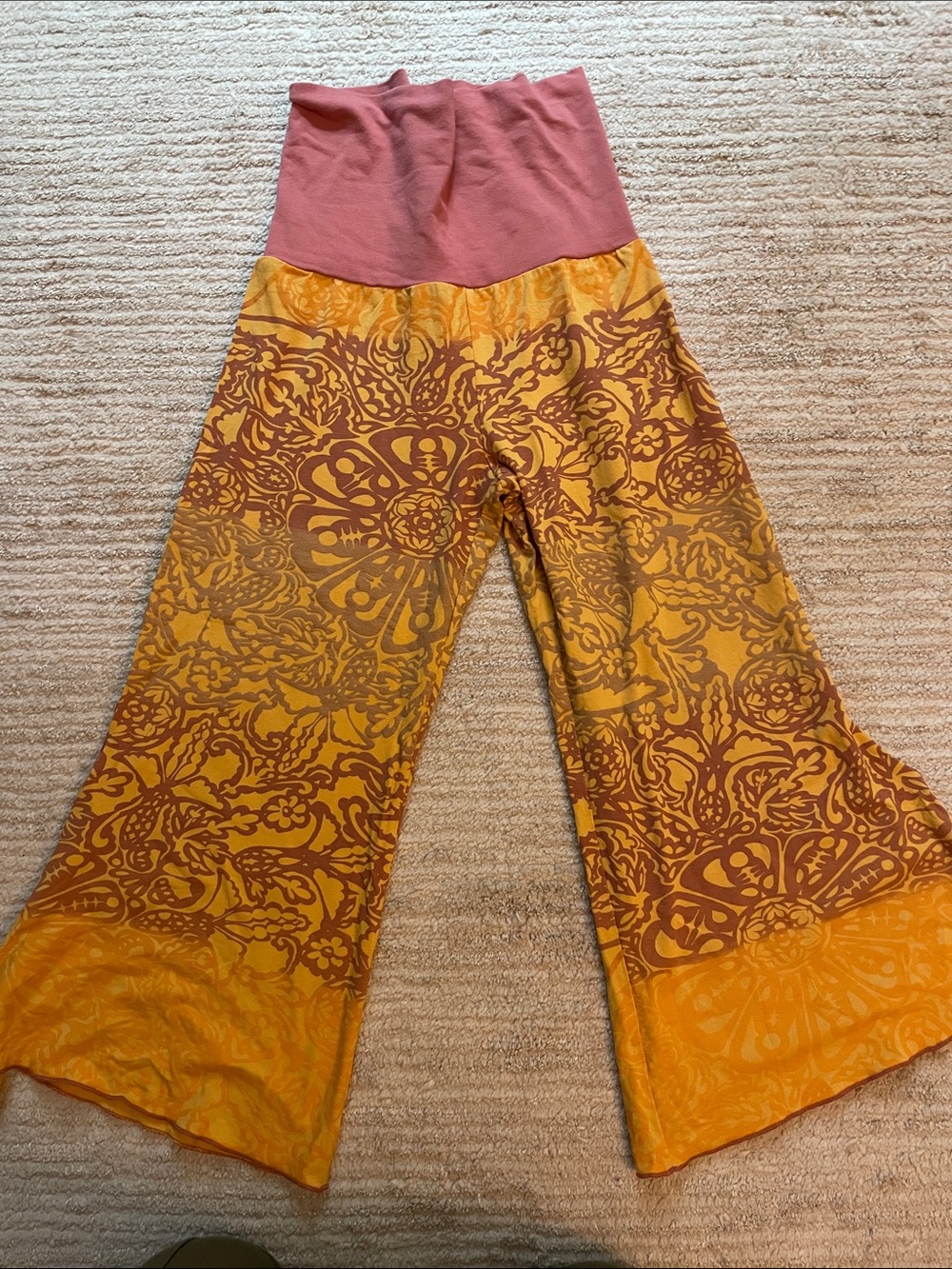 Funky Wide-Leg Patterned, Cropped Yoga pants - Pink and Mustard